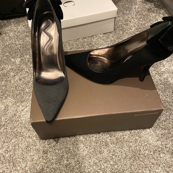 Brand new/never worn satin shoes with bow - Picture 2 of 6